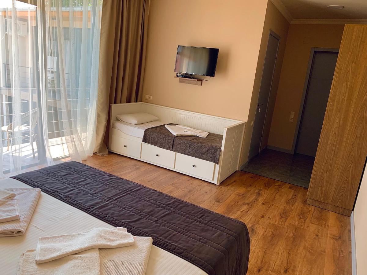 Guest House Smile Kobuleti Bagian luar foto