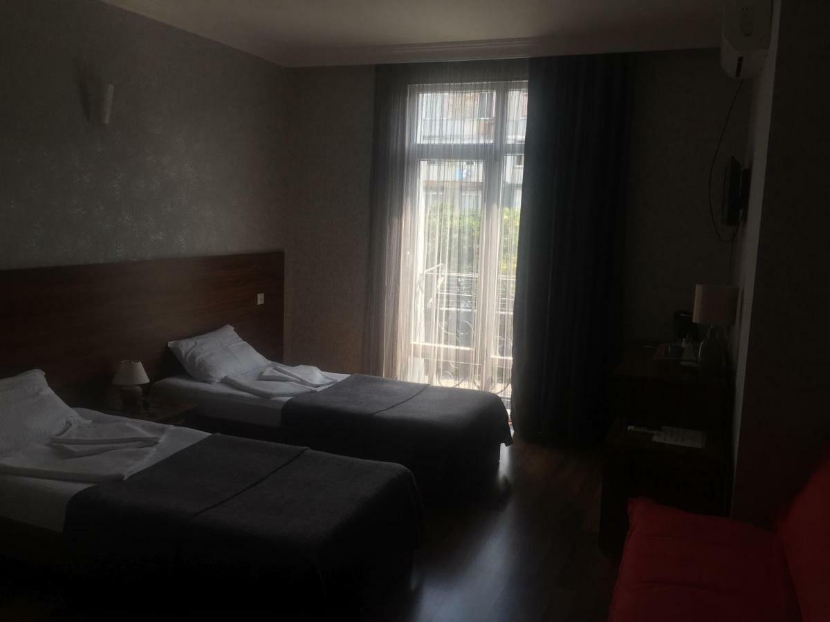 Guest House Smile Kobuleti Bagian luar foto